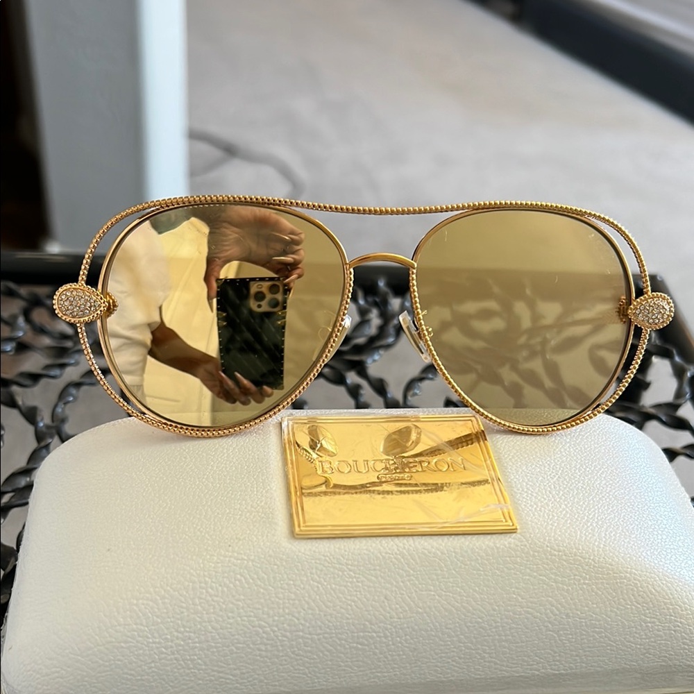 Gold Aviator Sunglasses with Mirrored Lenses